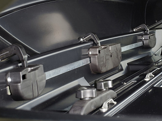 Автобокс Broomer Venture (L) 430л. АБС, текстурный пластик (Чёрный)