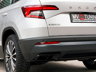 BLACK. Имитация насадок глушителя(выхлопа) крашенные для Skoda Karoq 2017 - 2021