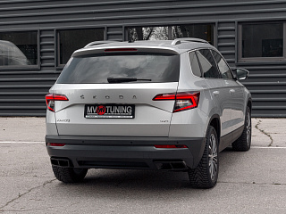 BLACK. Имитация насадок глушителя(выхлопа) крашенные для Skoda Karoq 2017 - 2021