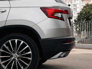 Space Gray. Имитация насадок глушителя(выхлопа) крашенные для Skoda Karoq 2017 - 2021
